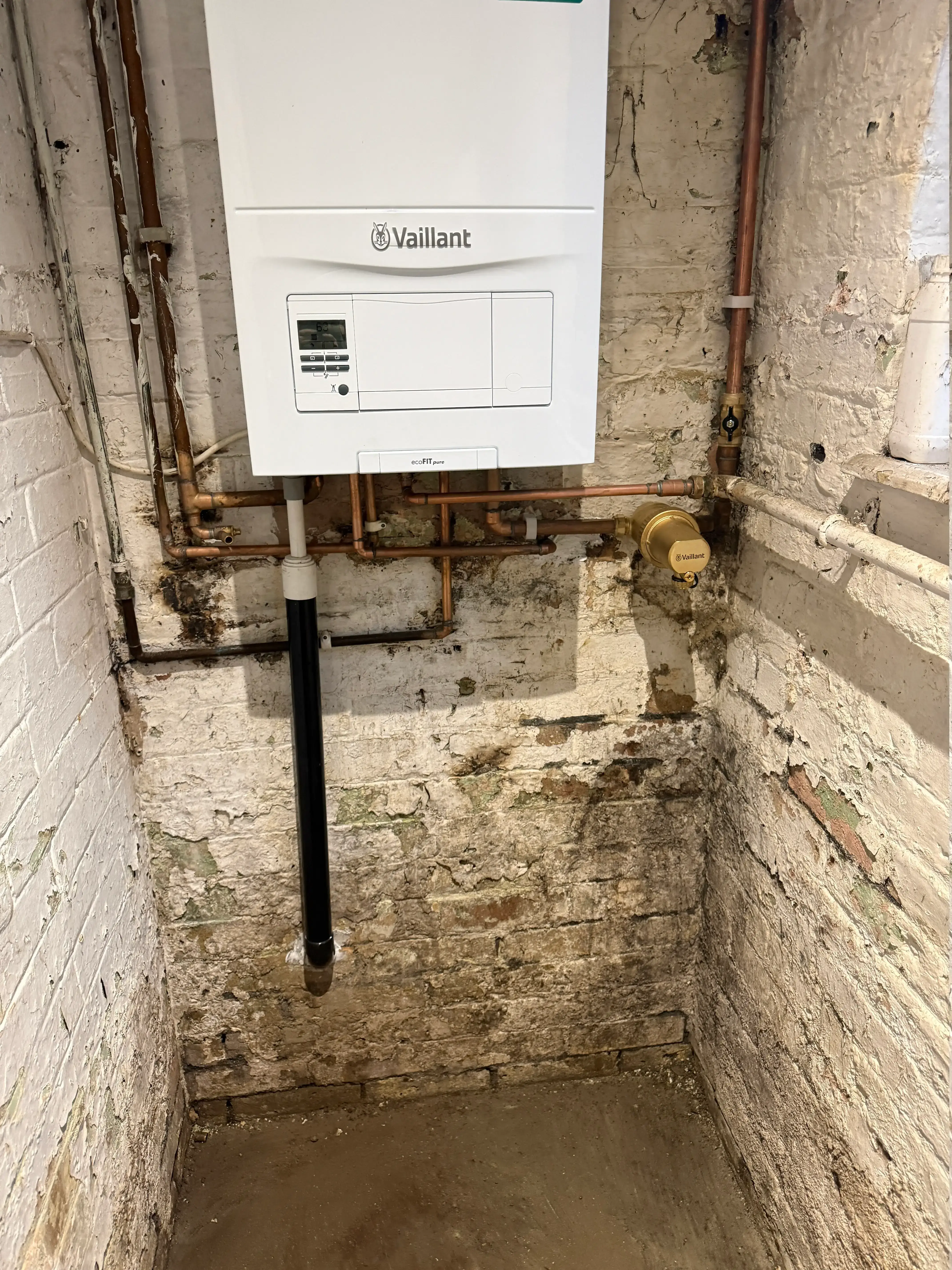 Vaillant ecoFIT pure boiler installation in Fulham SW6 London — Pristine Gas Ltd